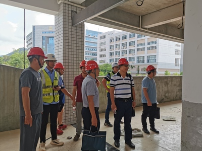 學校(xiào)紀委組織人(rén)員(yuán)深入工程建設工地開展監督檢查